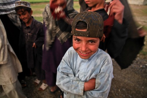 afghani_child_laughing_poor_dirty_poverty_happy_people-1143265.jpg!s