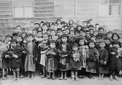 Armenian_orphans_in_Aleppo_collected_from_Arabs_by_Karen_Jeppe